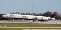 N911DA @ PBI - Delta