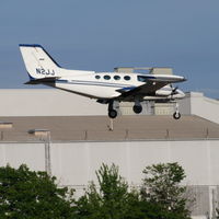 N2JJ @ KRNT - Cessna 401 coming in on 16 at KRNT. - by Eric Olsen