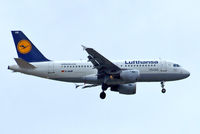 D-AILW @ EGLL - Airbus A319-114 [0853] (Lufthansa) Home~G 11/06/2013. On approach 27L.
