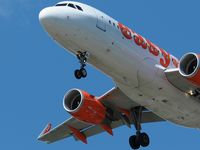 G-EZWU @ LFBD - U22031 landing from Luton - by Jean Goubet-FRENCHSKY