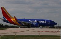 N7725A @ KMKE - Boeing 737-700 - by Mark Pasqualino