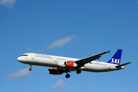 LN-RKK @ EKCH - LN-RKK just about to land rw 22L - by Erik