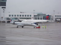 N664MS @ CVG - Envoy ERJ-145 Regional Jet - by Christian Maurer