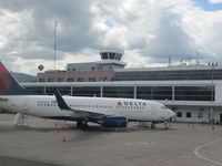 N306DQ @ MHTG - Delta Aircraft at the Toncontin International Airport of Tegucigalpa - by Jonas Laurince