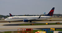 N805DN @ KATL - Taxi Atlanta - by Ronald Barker