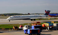N923DL @ KATL - Taxi Atlanta - by Ronald Barker