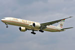 A6-ETN @ EGLL - On short finals at LHR