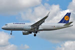 D-AIUC @ EGLL - On short finals at LHR