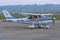 HB-CZM @ LSZG - waiting for the pilot - by sparrow9