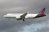 OO-TCQ @ EBBR - Flight SN3176 is descending to RWY25L