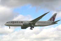 A7-BCI @ EBBR - Flight QR193 is descending to RWY25L