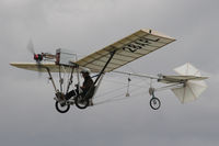 28APL @ LFOQ - This one has a Electrical motor.  ULM salon Blois.