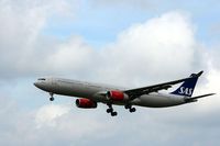 LN-RKR @ CPH - Landing rw 22L - by Erik Oxtorp