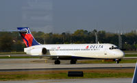 N988AT @ KATL - Taxi Atlanta - by Ronald Barker