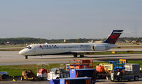 N990AT @ KATL - Taxi Atlanta - by Ronald Barker