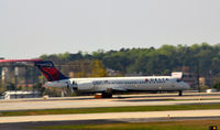 N994AT @ KATL - Landing Atlanta - by Ronald Barker