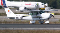 EC-IUD @ LEVT - Taxiing to stand.