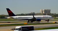 N669DN @ KATL - Taxi Atlanta - by Ronald Barker