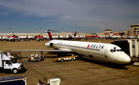 N911DE @ KATL - At the gate Atlanta - by Ronald Barker