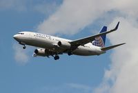 N33264 @ MCO - United - by Florida Metal