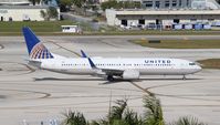 N66831 @ FLL - United - by Florida Metal