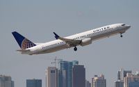 N68817 @ FLL - United - by Florida Metal