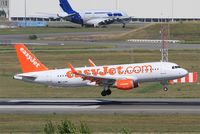 G-EZWH @ LFBO - Airbus A320-214, On final rwy 14R, Toulouse-Blagnac airport (LFBO-TLS) - by Yves-Q
