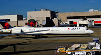 N904DA @ KATL - Taxi Atlanta - by Ronald Barker