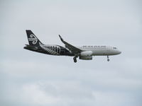 ZK-OXK @ NZAA - short finals - by magnaman