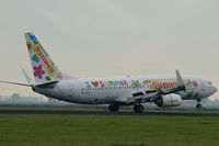 PH-HSA @ EHAM - Transavia Boeing 737-800 painted in a special Sunweb livery landing at Schiphol airport. - by Van Propeller