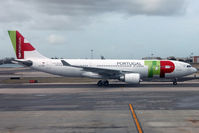 CS-TOM @ LPPT - Taxiing - by micka2b