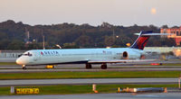 N913DN @ KATL - Taxi Atlanta - by Ronald Barker