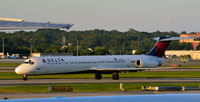 N958DL @ KATL - Taxi Atlanta - by Ronald Barker