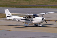 N5175Y @ KPDK - Cessna 172S Skyhawk SP [172S-9050] Atlanta-Dekalb Peachtree~N 21/04/2010 - by Ray Barber