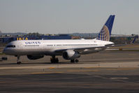 N13113 @ KEWR - Taxiing - by micka2b