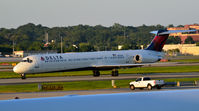 N986DL @ KATL - Taxi Atlanta - by Ronald Barker