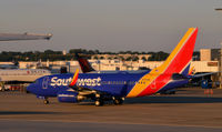 N7708E @ KATL - Taxi Atlanta - by Ronald Barker