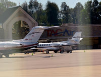 N822QS @ KLEX - Lexington - by Ronald Barker