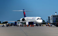 N935AT @ KLEX - At the gate Lexington - by Ronald Barker