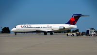 N935AT @ KLEX - Taxi Lexington - by Ronald Barker