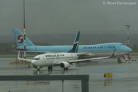 C-FWSK @ CYVR - Just arrived, taxiing to B-wing. - by Remi Farvacque