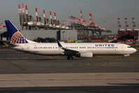 N68843 @ KEWR - Taxiing - by micka2b