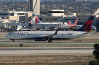 N813DN @ KLAX - Boeing 737-900ER