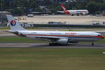 B-5952 @ YSSY - lining up on 16R - by Bill Mallinson