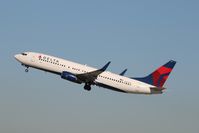 N379DA @ KLAX - Boeing 737-800