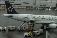 C-FDRH @ CYVR - Front half - too close to get the plane in one shot ;-)