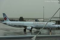 C-FGKP @ CYVR - Arrival to terminal - by Remi Farvacque