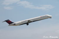 N948DL @ KSRQ - Delta Flight 2298 (N948DL) departs Sarasota-Bradenton International Airport enroute to Hartsfield-Jackson Atlanta International Airport - by Donten Photography