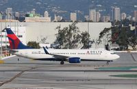 N3746H @ KLAX - Boeing 737-800 - by Mark Pasqualino