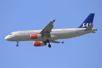 SE-RJE @ LFPG - Airbus A320-232, Short approach rwy 27R, Roissy Charles De Gaulle Airport (LFPG-CDG) - by Yves-Q